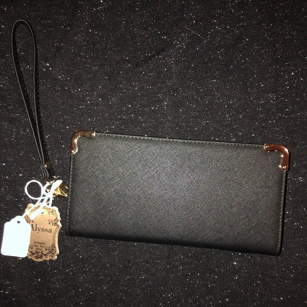 Clutch wristlet